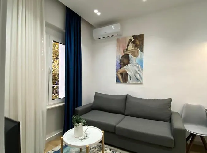 Apartamento In Blloku In Front Of Taiwan Tirana