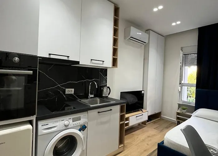 In Blloku In Front Of Taiwan Apartamento Tirana