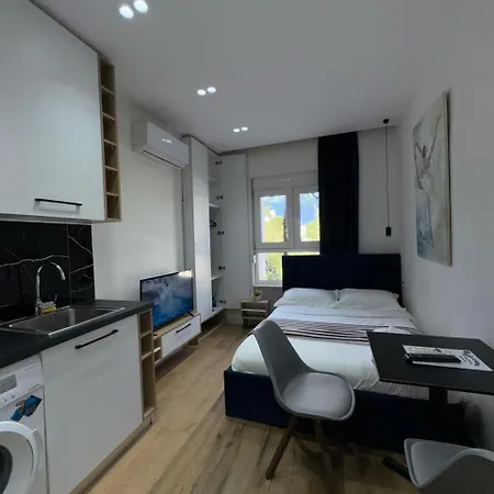 In Blloku In Front Of Taiwan Appartement *