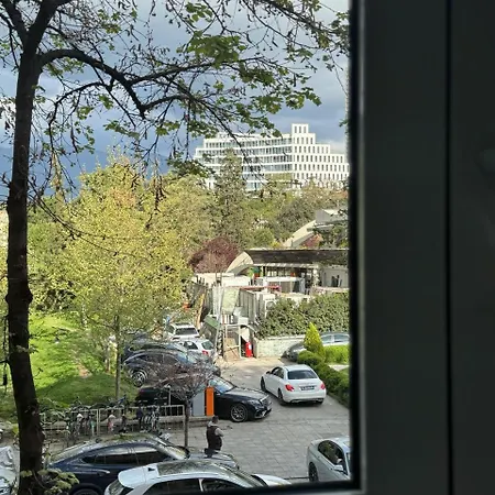 In Blloku In Front Of Taiwan Appartement *